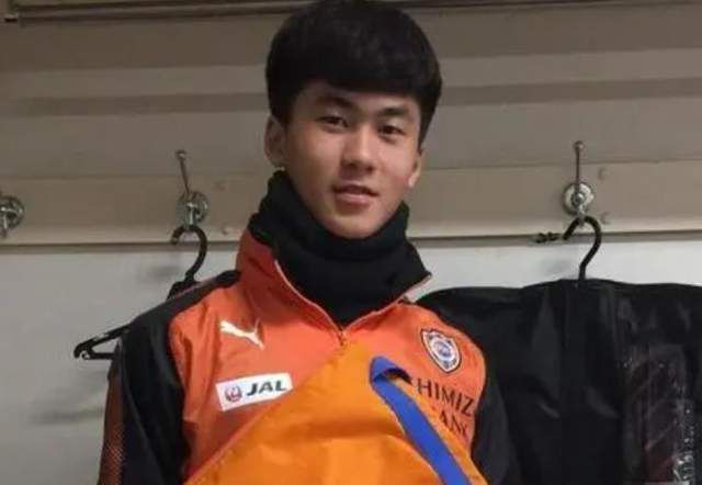 联邦调查局要抓住这个凶神恶煞的疯子的唯一希望却在另一个凶神恶煞的疯子身上—他过去曾是个精神病医生。